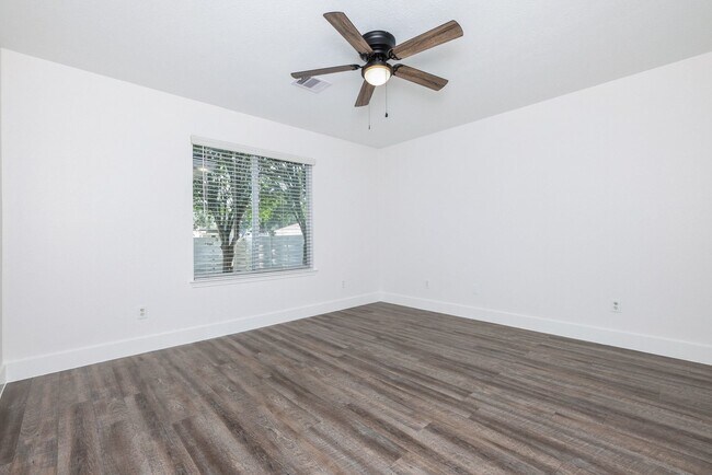 Building Photo - 10225 Farrell Dr