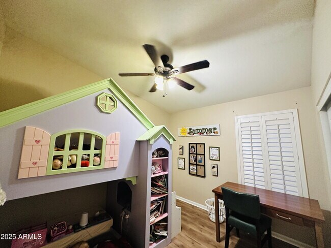 Building Photo - 727 W Mendoza Cir