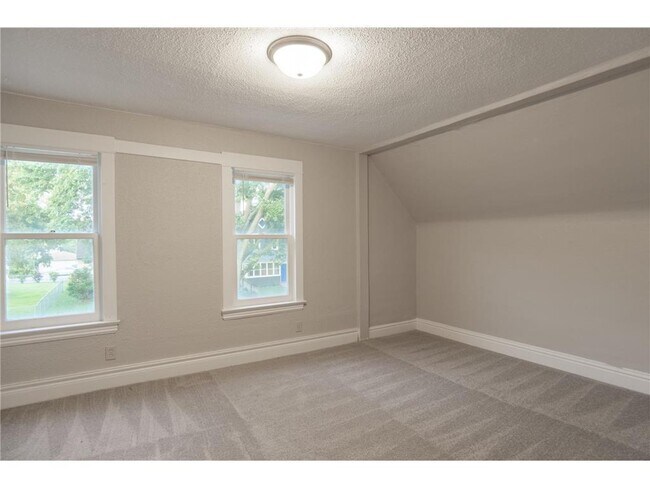 Building Photo - 4007 N Girard Ave