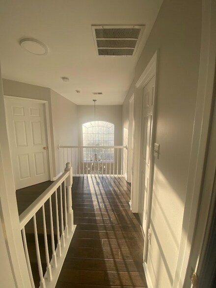 Building Photo - 6765 Sutton Oaks Way