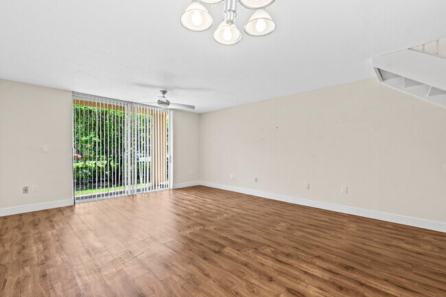 Building Photo - 600 Scotia Dr