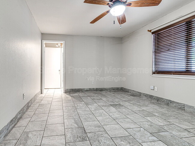 Building Photo - 3305 Neighbors Ln