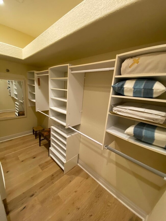 Building Photo - Exquisite - Turnkey, 3 bed + 2 1/2 Bath + ...