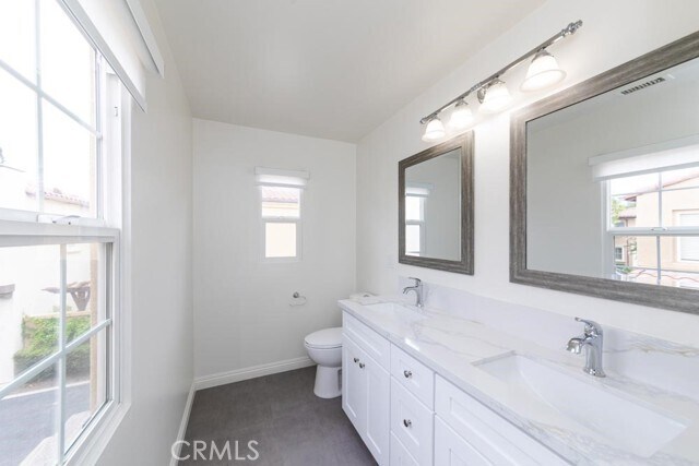 Building Photo - 72 Chantilly