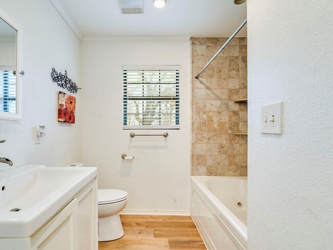 Building Photo - 105 Maynard St