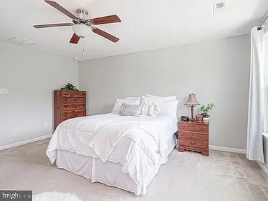 Building Photo - 40 Village Green Ln