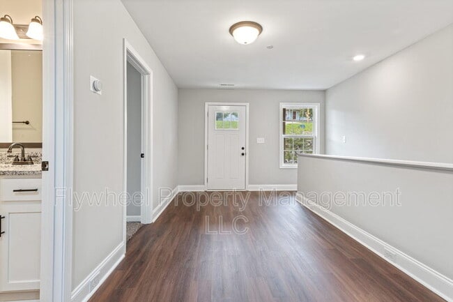 Building Photo - 2645a Bell St