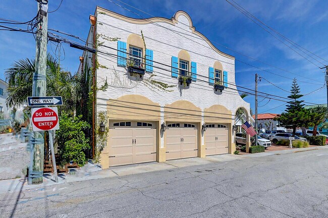 Building Photo - 57 SE Seminole St