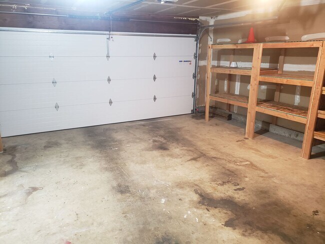 Building Photo - Adorable One-Level House with Huge Backyard in Vancouver!