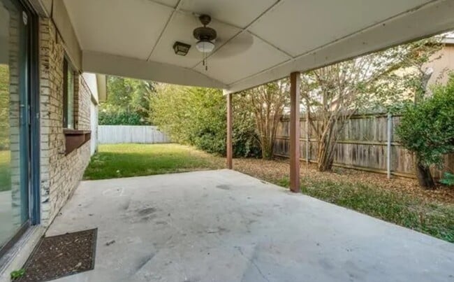 Building Photo - 803 Meadowlark Dr