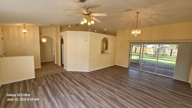 Building Photo - Charming 3 Bedroom, 2 Bath, 2 Car Garage H...