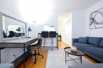 Building Photo - 1422 2nd Ave