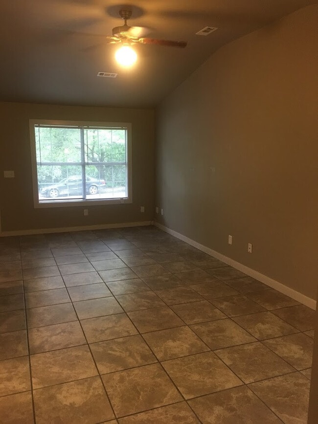 Building Photo - Storer Ave