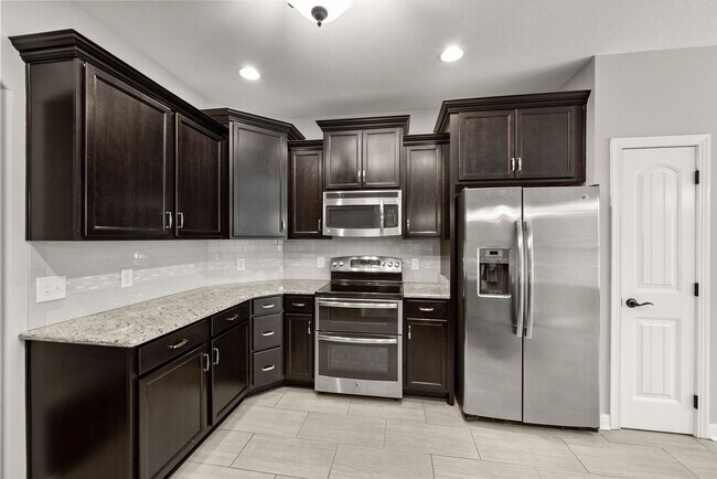 Building Photo - Pet Friendly Four Bedroom with Bonus!