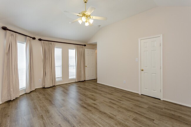 Building Photo - 21915 Rivergate Ct
