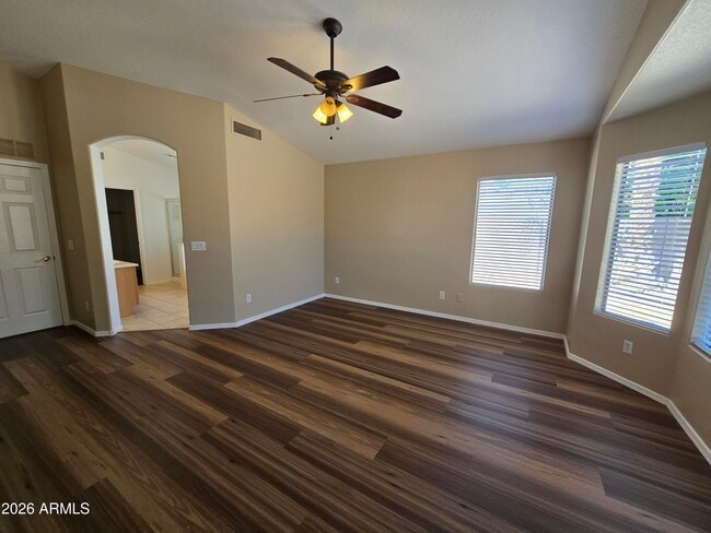 Building Photo - 1074 E Cathy Dr