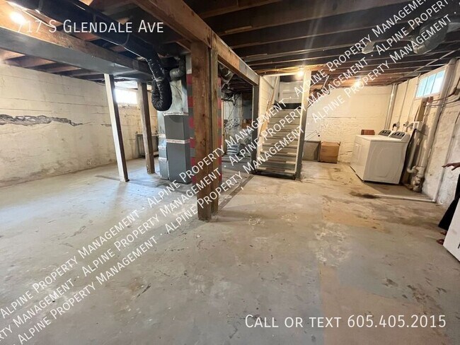Building Photo - 717 S Glendale Ave