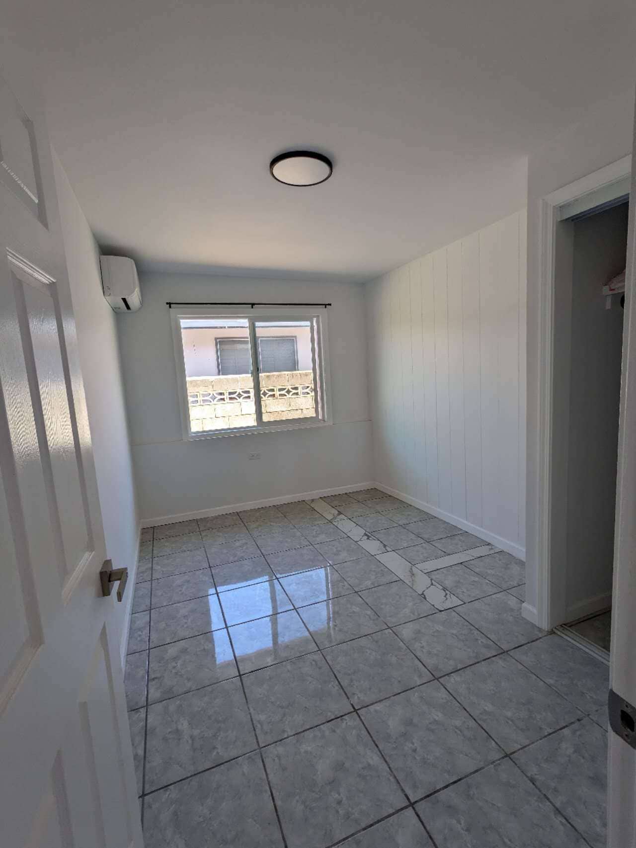 Bed 1 - 99-741 Hulumanu St