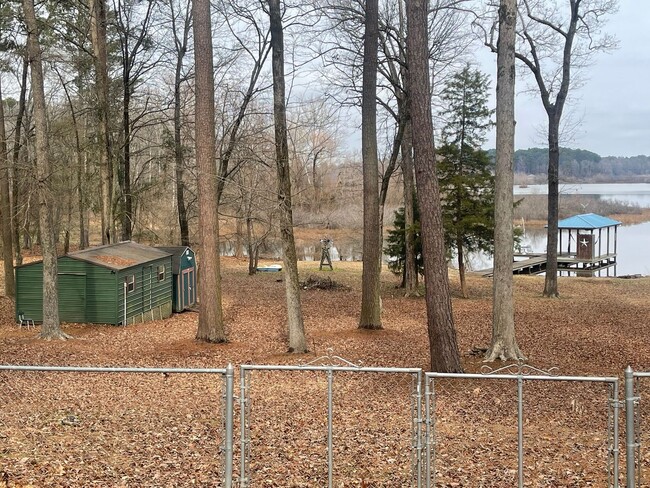 Building Photo - Cypress Lake Front Property!