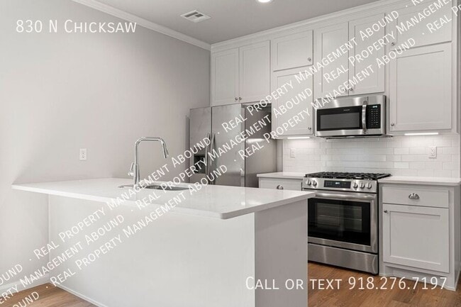 Building Photo - 830 N Chickasaw Ave