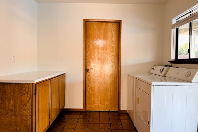 Building Photo - 695 Ketch Ct