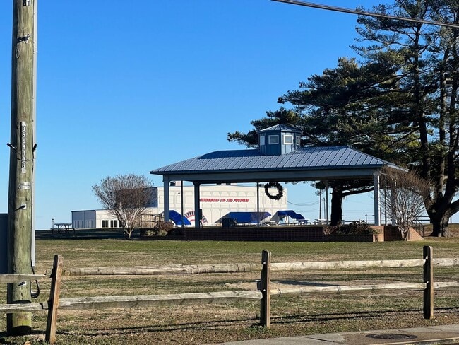 Building Photo - 308 4th St