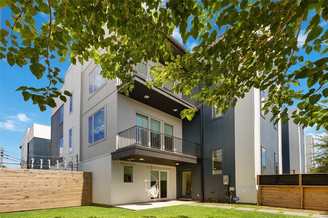 Building Photo - 5914 Val Verde St