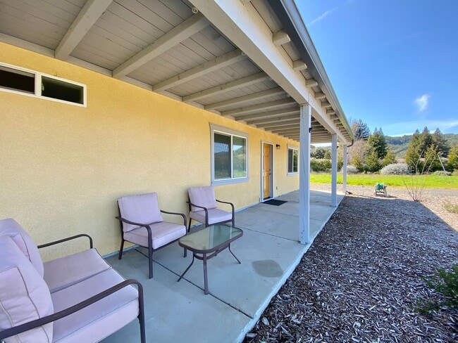 Building Photo - COMING SOON! 3 Bedrooms, 2 Bathrooms with ...