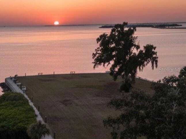 Building Photo - 656 Windrush Bay Dr