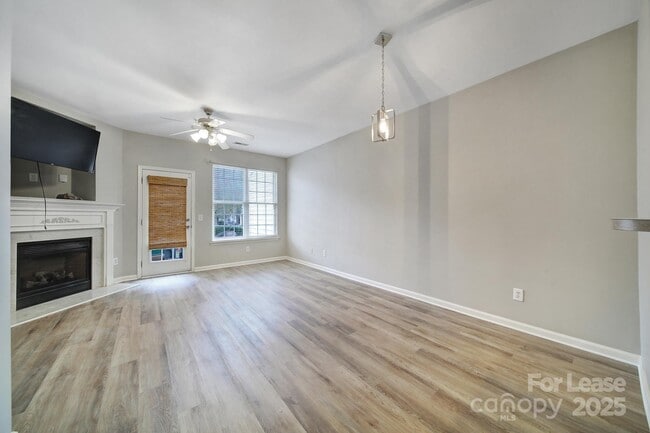 Building Photo - 5037 Sunset Ridge Ct