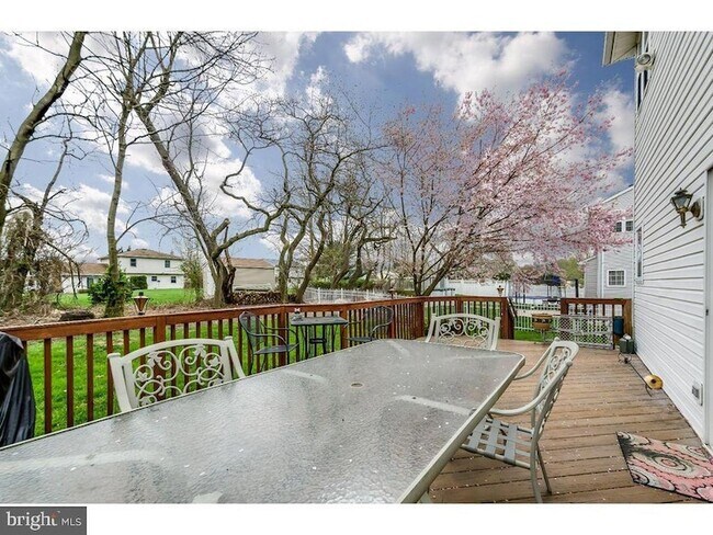 Building Photo - 9 Buttonwood Dr
