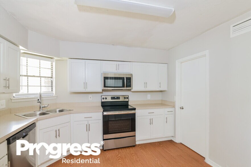 Building Photo - 3488 Exeter Ct