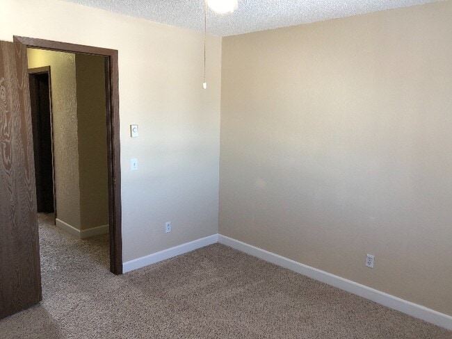 Building Photo - 622 Oakmont Rd