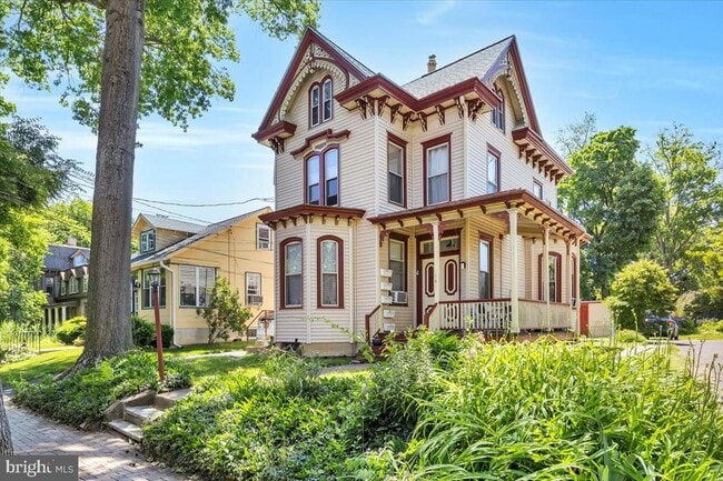 Building Photo - 16 Lincoln Ave