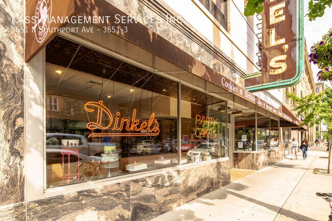 Building Photo - Newer Construction Prime Southport Corrido...