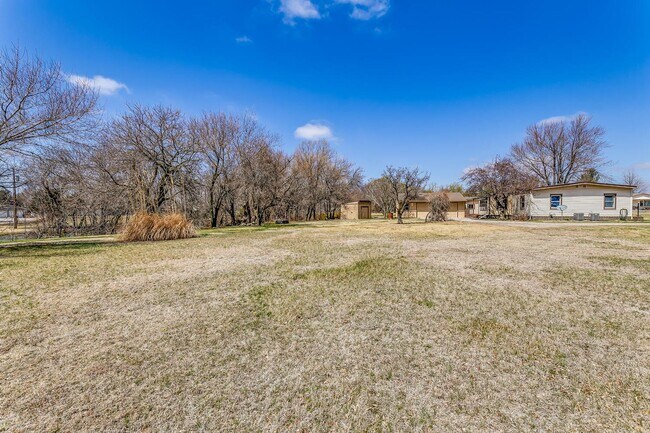 Building Photo - Beautiful Home in Kingman Available For Rent or Rent to Own located on Nearly 1 Acre!