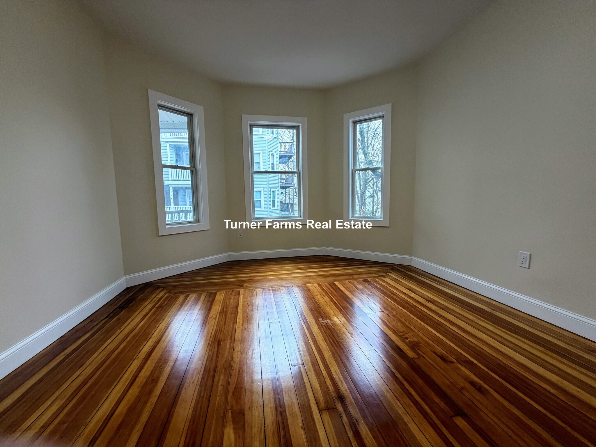 Building Photo - 5 Lowell Cir