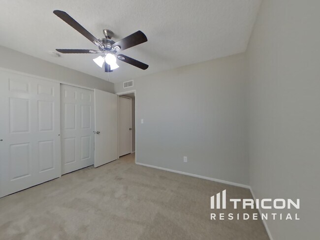 Building Photo - 3727 E Dahlia Dr