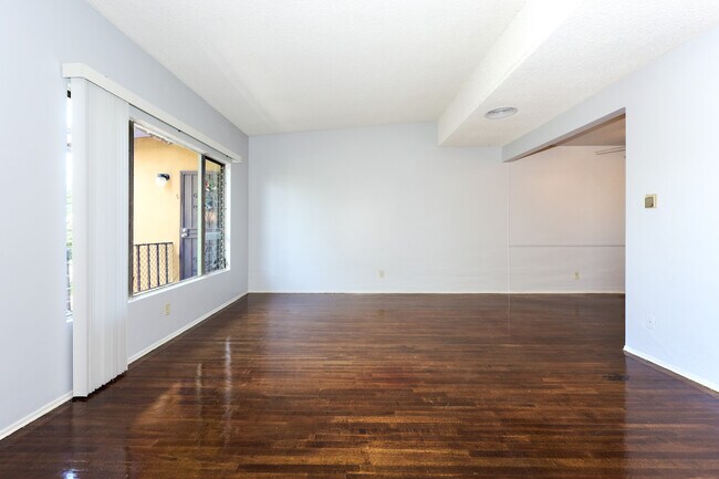 Building Photo - 4052 Chevy Chase Dr