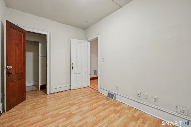 Building Photo - 135 Sherwood Ave