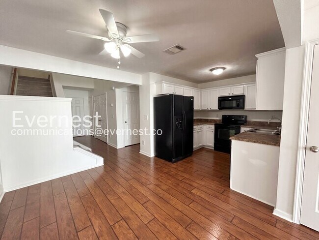 Building Photo - 3-Bed/3-Bath Townhome/Available Now!