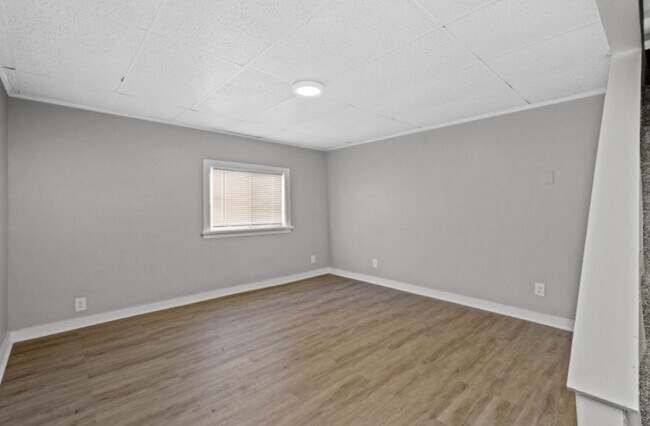 Building Photo - 2701-2703 Oakley Way (Full Service)