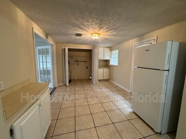 Building Photo - 4450 Englewood Ave