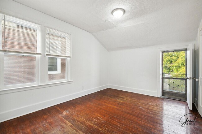 Building Photo - $1200/month bungalow