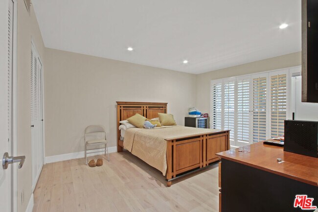Building Photo - 1310 S Roxbury Dr