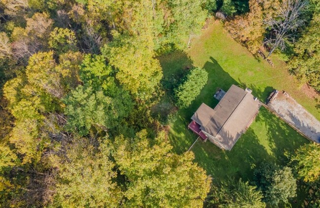 Building Photo - Lovely Country Home Close to Christiansburg