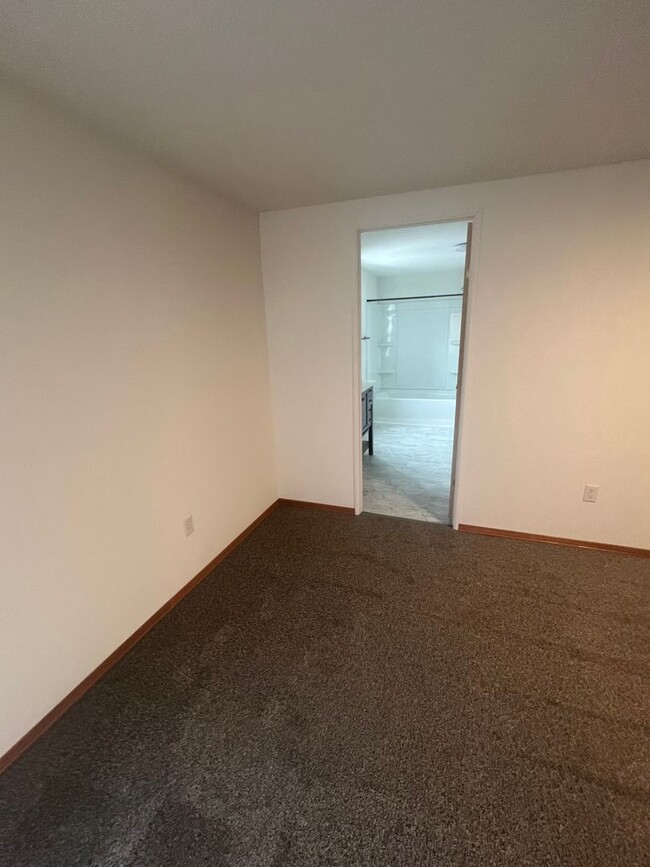 Building Photo - Large 3 bed 2 bath mobile