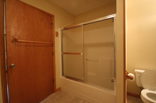 Building Photo - 937 Shoal Creek Rd