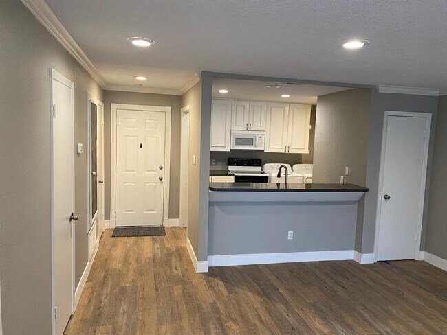 Building Photo - 74 April Hill