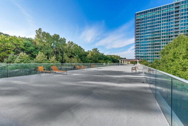Building Photo - 9715 Woods Dr